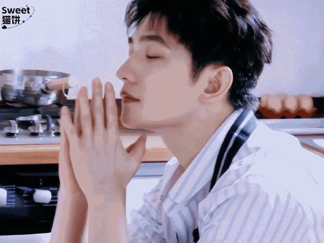 好爱杨洋的这种动态视角,感觉隔着屏幕对视了一样05 一些男友感