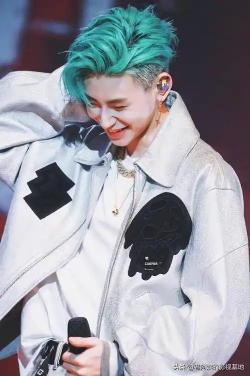 狂拽rapper变小甜豆,一首情歌霸屏短视频_小鬼_时候_爸爸