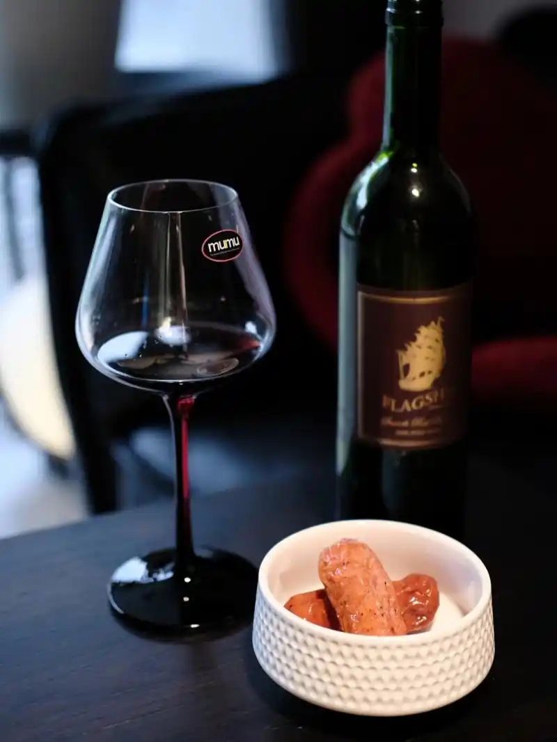 一人独处 不去酒吧 宅家喝酒氛围也能拉满 每次自己一个人在家的时候