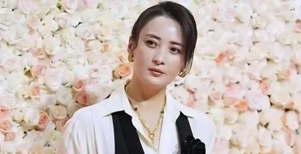 50到70后的内地女演员有多美?遇上港星毫不逊色_潘虹_朱琳_龚雪