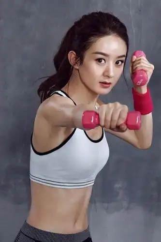 赵丽颖健身上热搜,不愧是"古装剧女王",蝴蝶背麒麟臂应有尽有