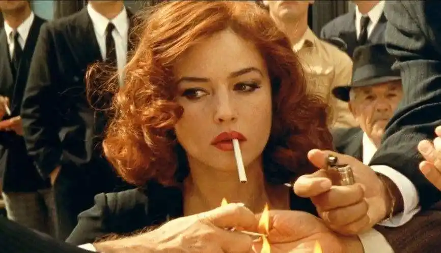 影视剧里女星经典抽烟镜头,张曼玉女人味十足,王祖贤好帅气_小林_巩皇