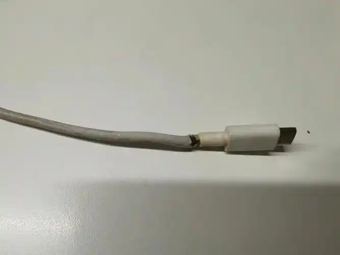 一毛钱搞定充电线头容易折的问题