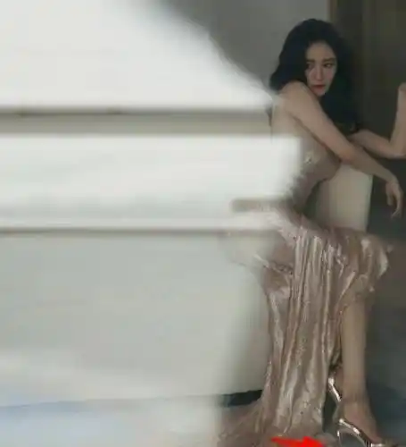 另外杨幂太能穿高跟