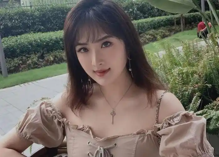 原创华为二公主姚安娜赢麻了