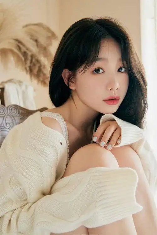 徐梦洁初秋暖感写真温柔爆棚 俏皮托脸秀精致五官