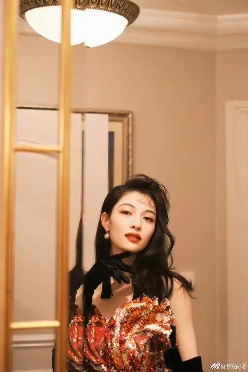 钟楚曦跨年港风造型拍摄花絮##钟楚曦港风造型好闪