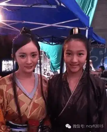 上了大学的关晓彤和郭俊辰是同班同学,还有高颜值室友们!