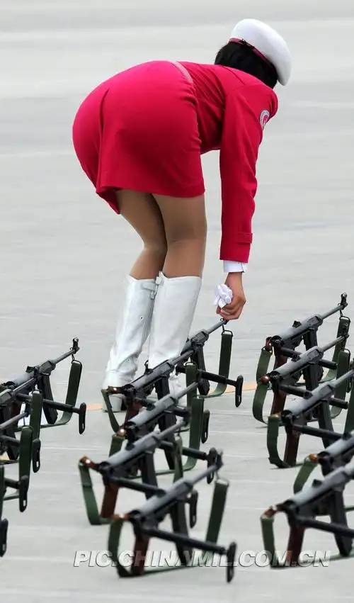 09国庆阅兵式女民兵方队受阅训练靓丽瞬间回顾_高清图集_新浪网