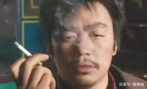 像很多男明星也是非常喜欢抽烟的,像王宝强就非常的喜欢抽长白山,胡歌