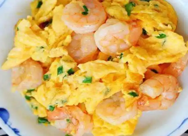 鸡蛋炒虾仁的家常做法好吃又营养做法却很简单