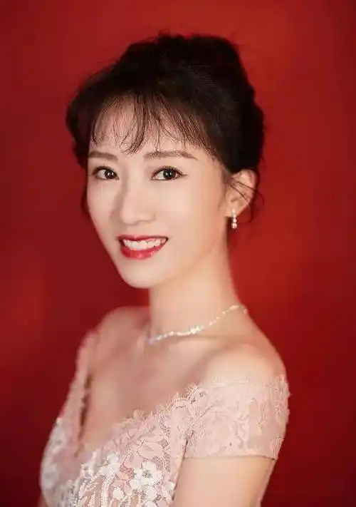 魅力四射李念:性感尤物的写真,饱满韵味中散发着无法抵挡的魅力!