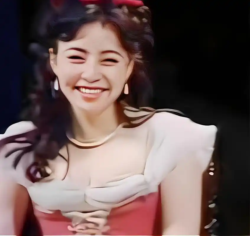 想要看到宋丹丹年轻时的颜值惊艳照片吗?1985年,她出演话剧时没有滤镜