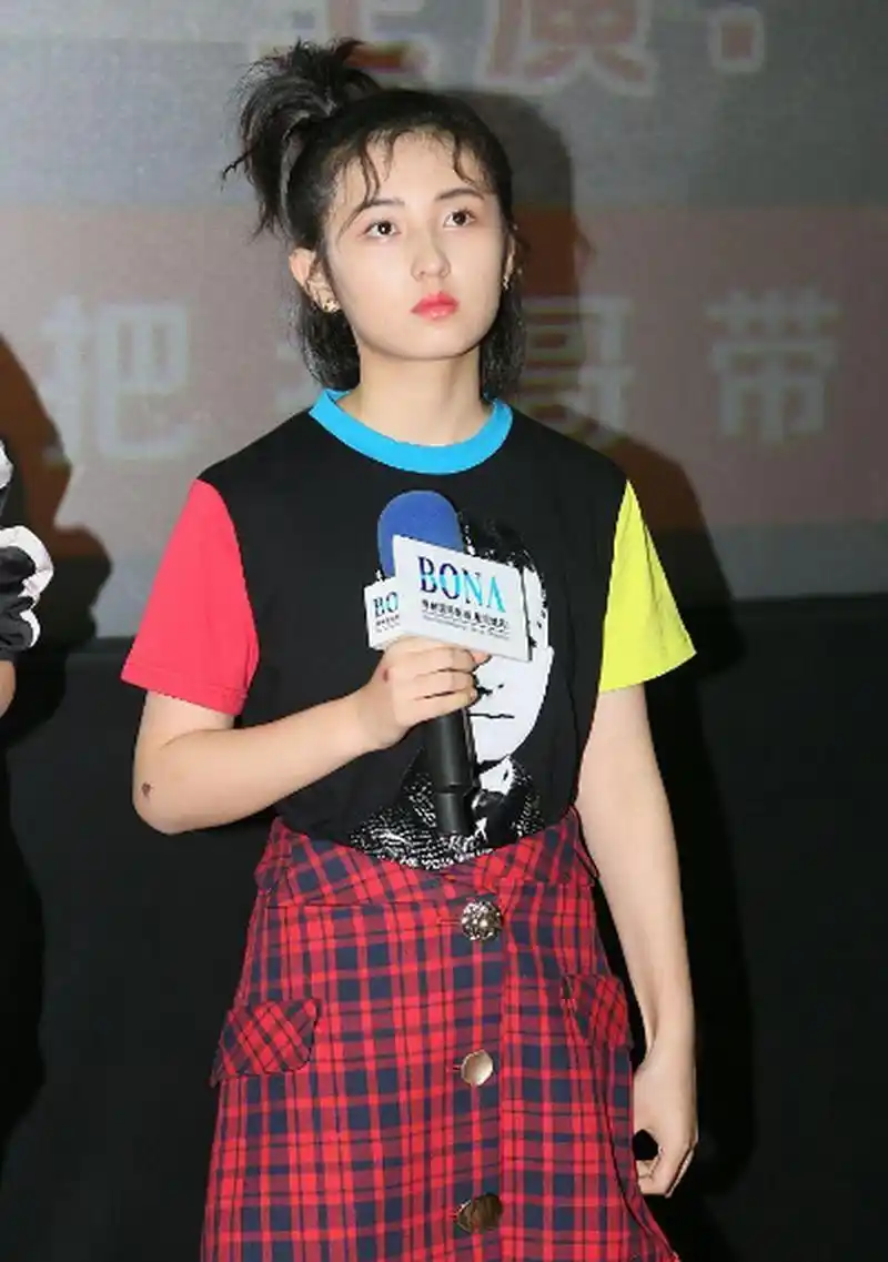 张子枫和焉栩嘉现在就是低调恋爱,不会那么早结婚.