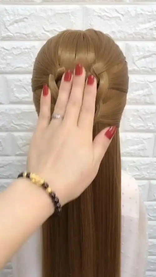 教你一款简单的时尚编发,既大方又显气质,适合任何脸型