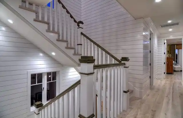 黑白扶栏现代别墅楼梯装修效果图