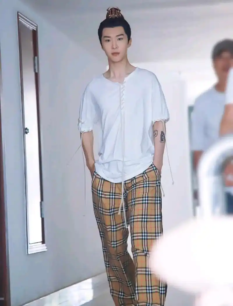 范丞丞的脖子有两大异于常人之处,是一个特殊的部位