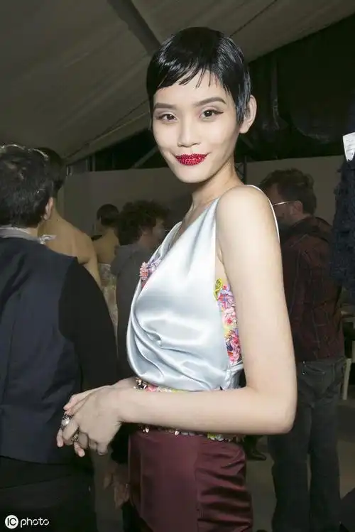 新晋豪门阔太的名模奚梦瑶