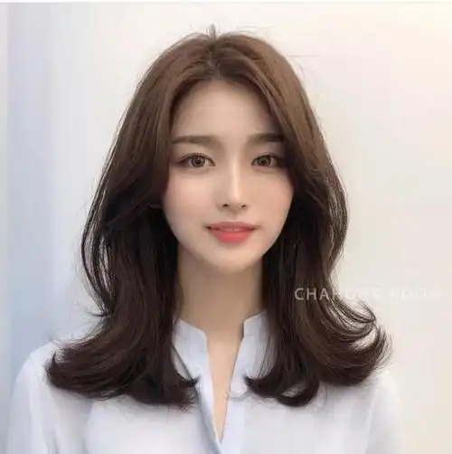 清新优雅的女生气质中发发型也能让你轻松做气质女生哦,特别受女生