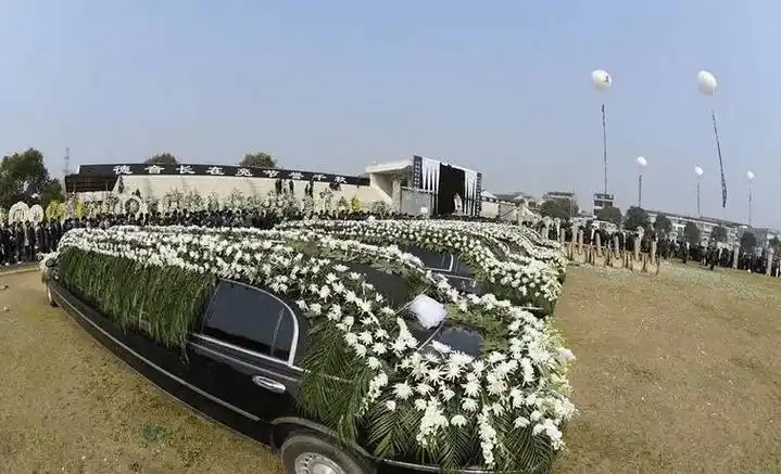 警车开道30万人送行,水晶棺顶常人50年收入,这3位明星葬礼顶级_梅艳芳