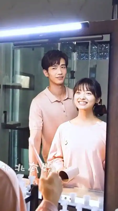 沈月拍这场戏刷了十几遍的牙齿,真不容易啊,不过最后发现刘以豪很会接