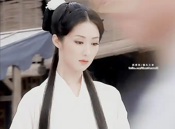 高珊珊,你怎么穿着品如的衣服