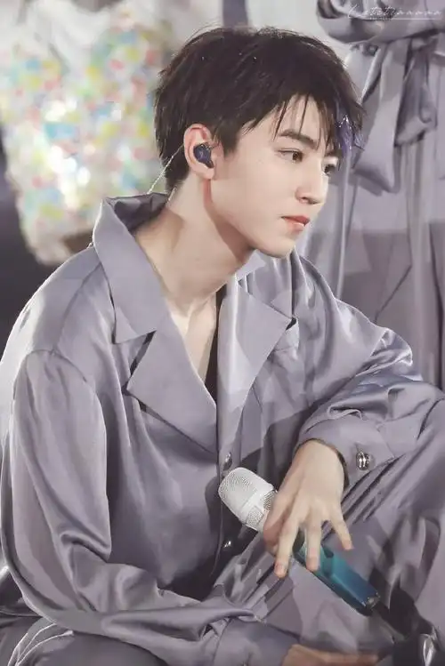 tfboys王俊凯侧脸头像壁纸