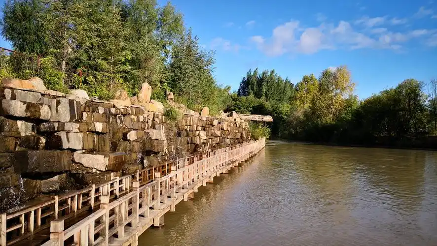 长白山之行—清晨的二道白河的公园!