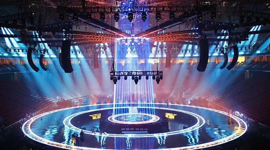 二,沉浸式"360°圆形舞台"