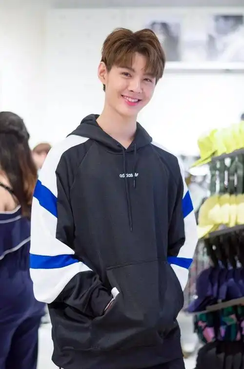 今日份泡芙明明 11.17(*>)