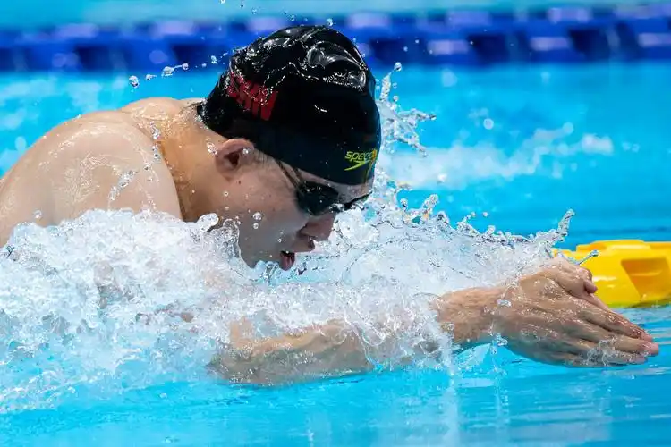 游泳杨博尊获男子100米蛙泳sb11级季军