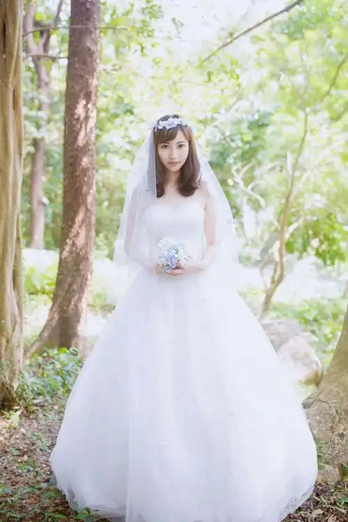 这一刻你是最美的新娘 气质女孩唯美婚纱写真 - 美女图片www.700tu.