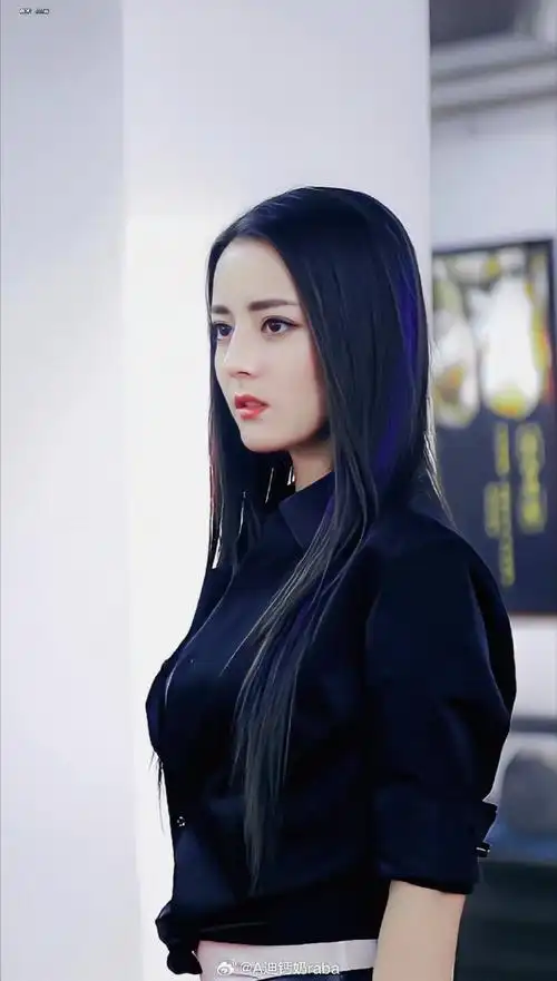 迪丽热巴超话#迪丽热巴开始推理吧#    关小迪@dear-迪丽热巴