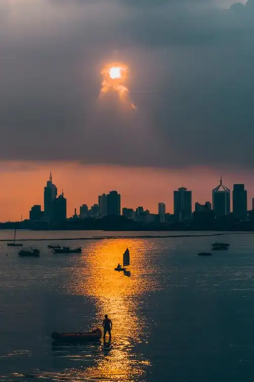 日落时的青岛海边