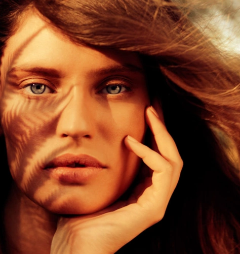 而有的人是因为平时喜欢笑,面部的表情太多,也会导致法令纹的出现