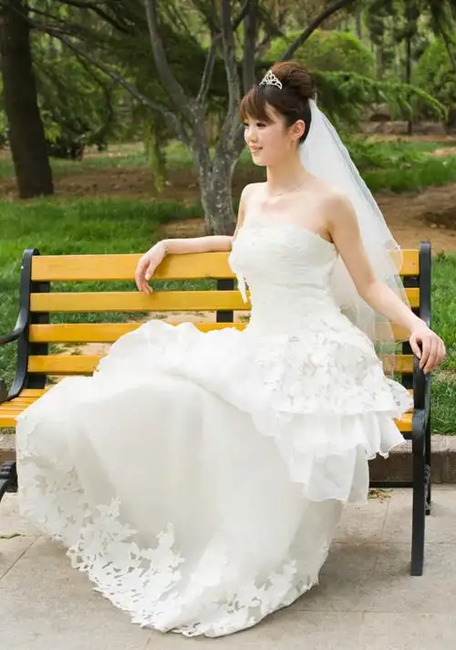 【图片13】泉城公园里的婚纱美女(夜色活动)--蜂鸟论坛照片套图