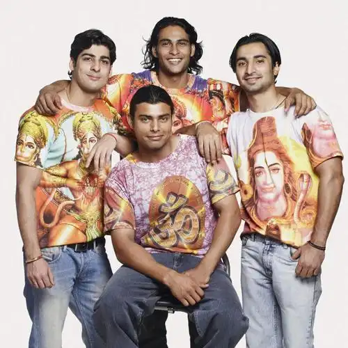 四个人,伙伴,朋友,站,坐,笑,微笑,露齿笑,横图