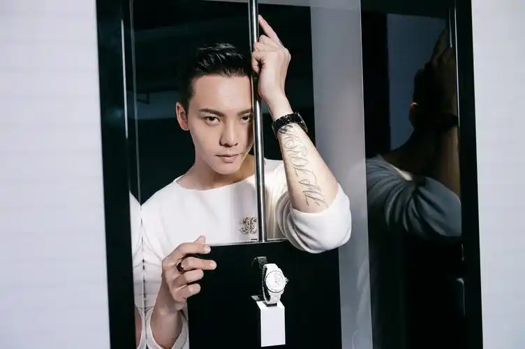 陈伟霆经典黑白极致魅力