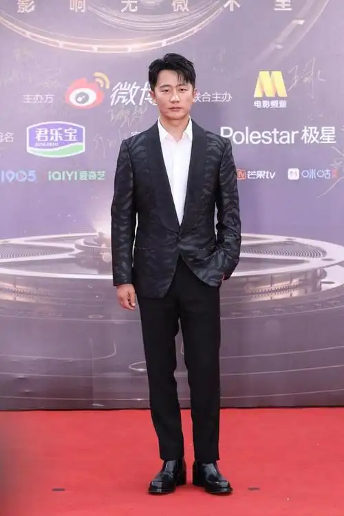 事实证明,逐渐"消失"的黄轩,已经走上了男演员的另外一条大路