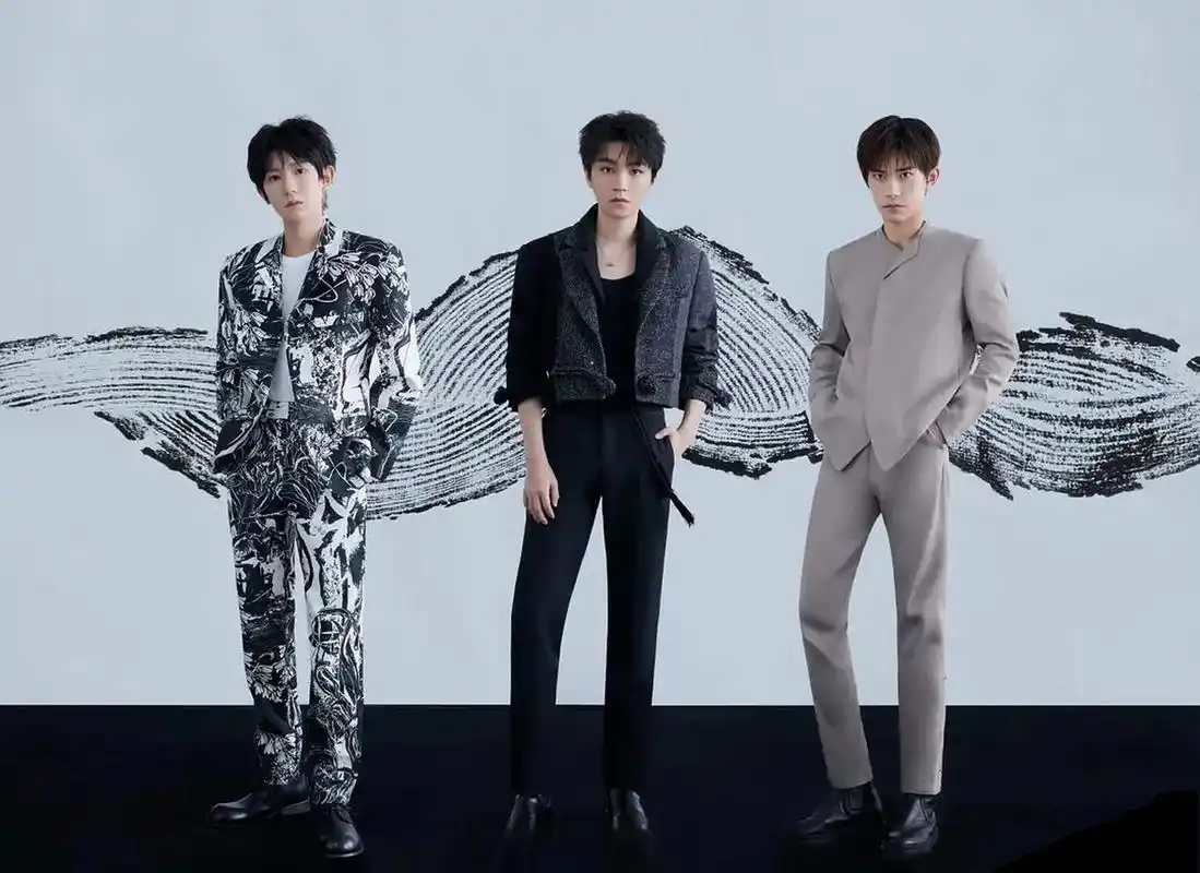 tfboys这十周年宣传照拍的不像是开演唱会,倒是像去打群架,一股子