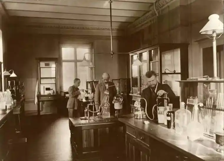 一个世纪前的实验室老照片仿佛可以感受疯狂辉煌的另一个科学仪器时代