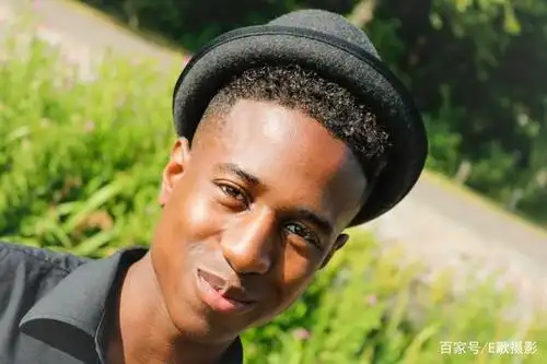 《皮肤黝黑的男青年》智多星-协助拍摄