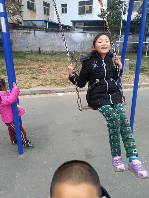 我是城南小学三(1)班学生刘欣瑜,我正在参加享悦活动,我运动,我健康.