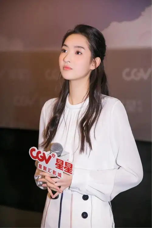 王玉雯《遇见你真好》武汉路演 元气少女用心演绎获期待