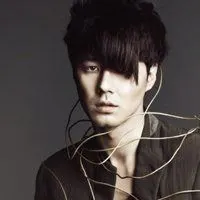 赵寅成头像高清图片【点击鼠标右键下载】