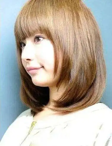 国字脸女生适合的长发梨花头烫发发型