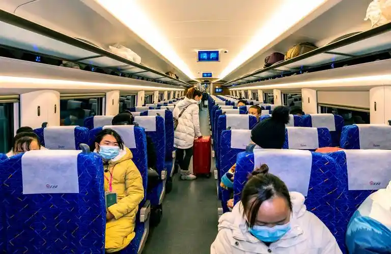 2021年1月16日,复兴号 cr300af 型动车的身影出现在成贵高铁毕节站