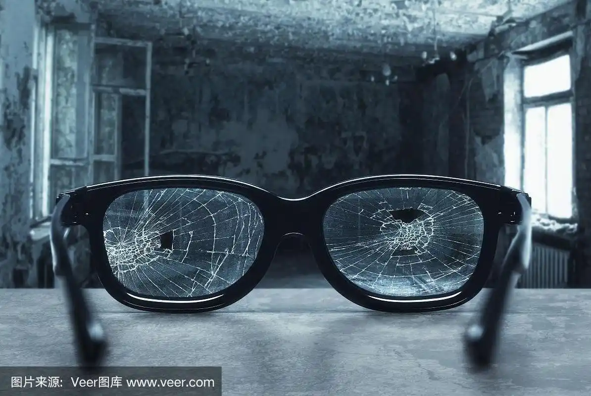 破碎的眼镜