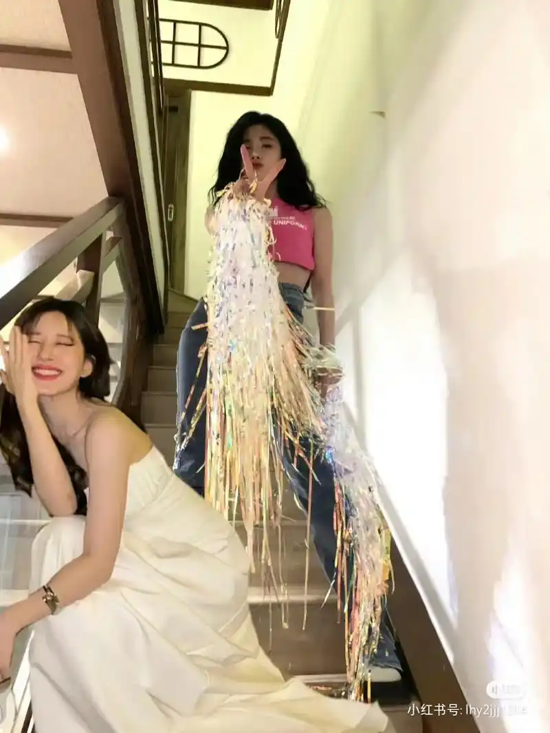 盘点赵露思和鞠婧祎的和照.#我喜欢的女孩 - 抖音