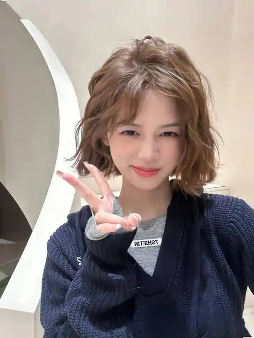 百看不厌"冬短发烫",烫发约起来!